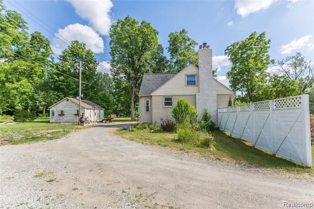 21820 Gill Road Farmington Hills, MI 48335 - Photo 33 of 36
