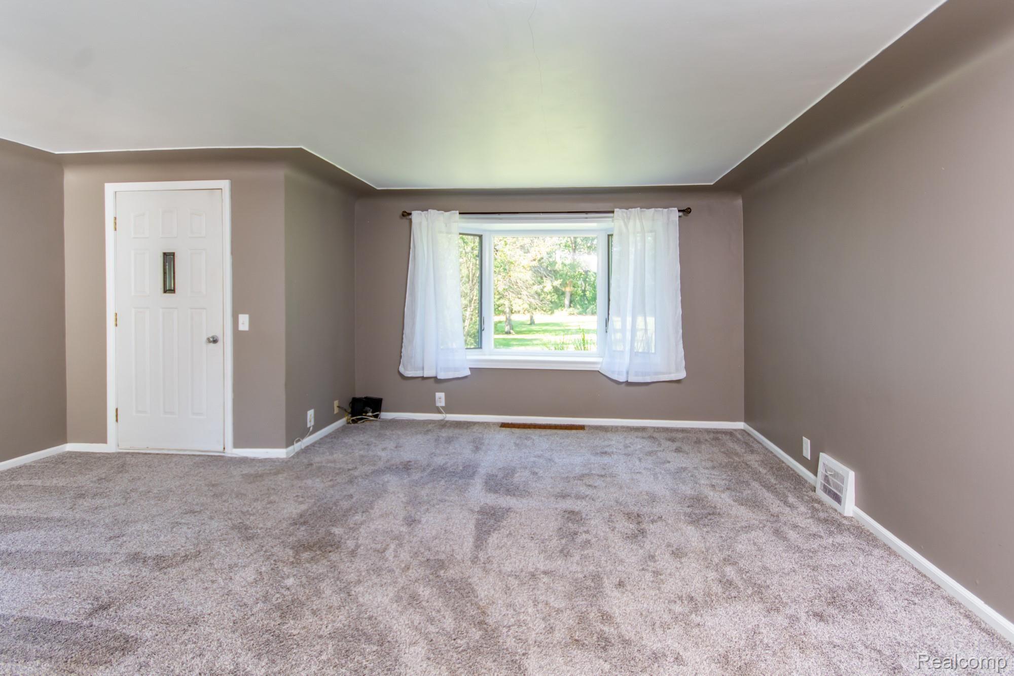 20621 Clark Road Belleville, MI 48111 - Photo 4 of 42 DSC_7476.jpg