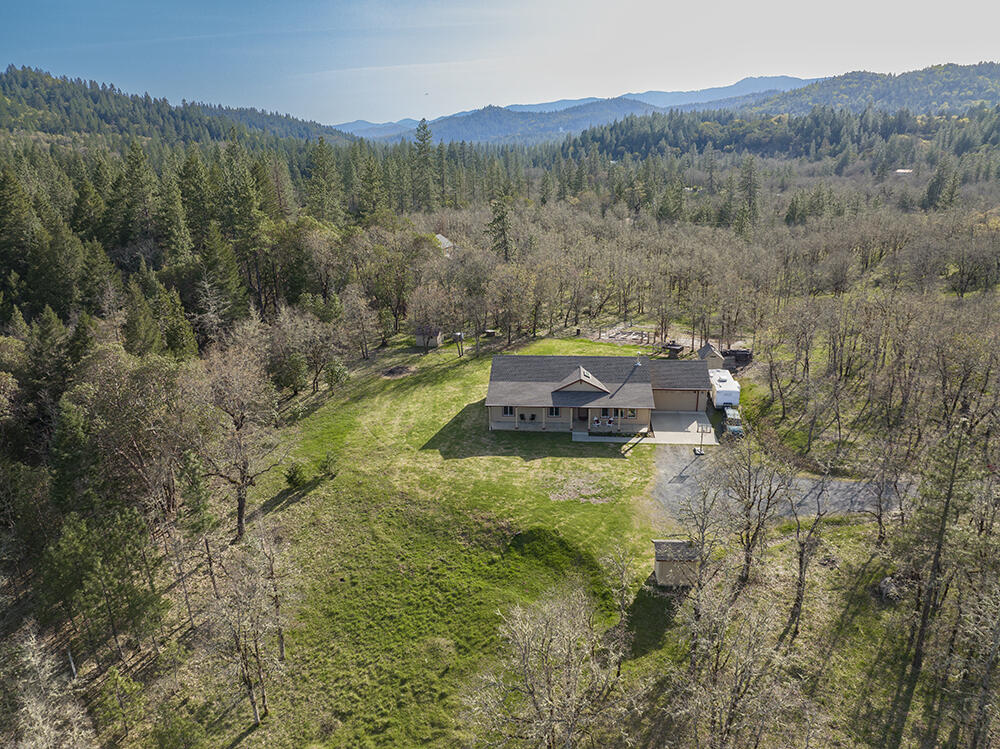 5535 Tunnel Loop Road Grants Pass, OR 97526 - Photo 29 of 29 38