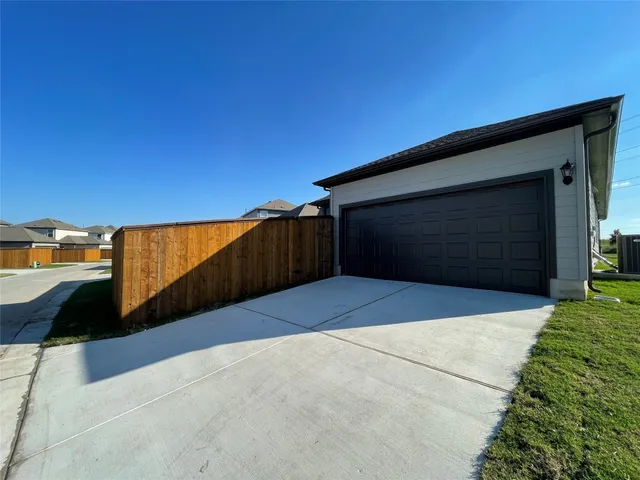 a view of a backyard with pathway