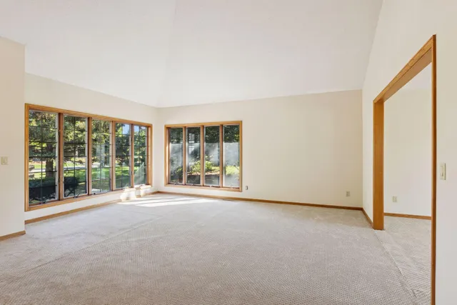 $999,000 | 3 Hill Farm Circle, North Oaks, MN 55127