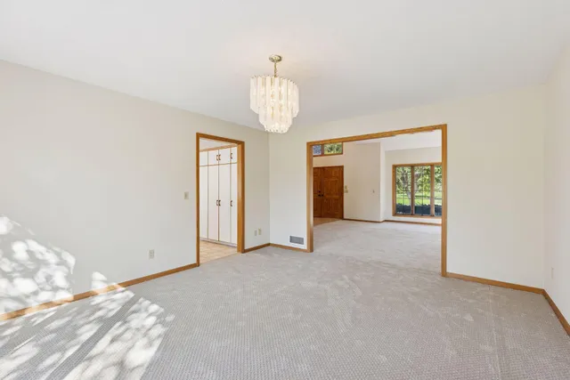 $999,000 | 3 Hill Farm Circle, North Oaks, MN 55127