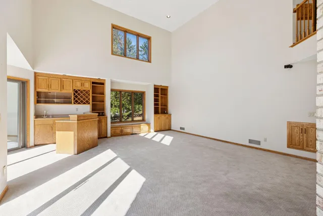 $999,000 | 3 Hill Farm Circle, North Oaks, MN 55127