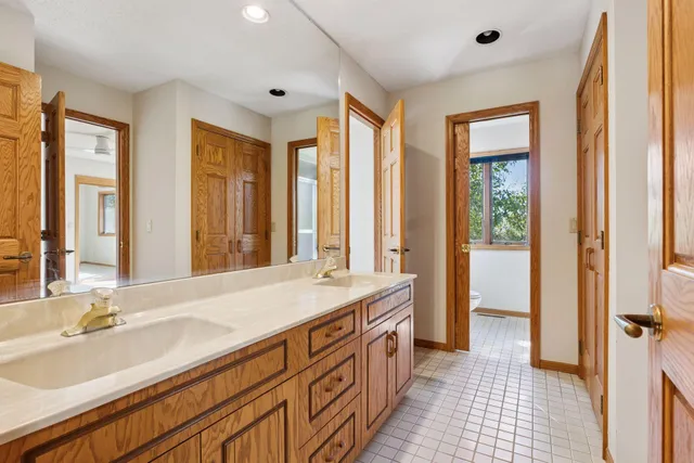 $999,000 | 3 Hill Farm Circle, North Oaks, MN 55127