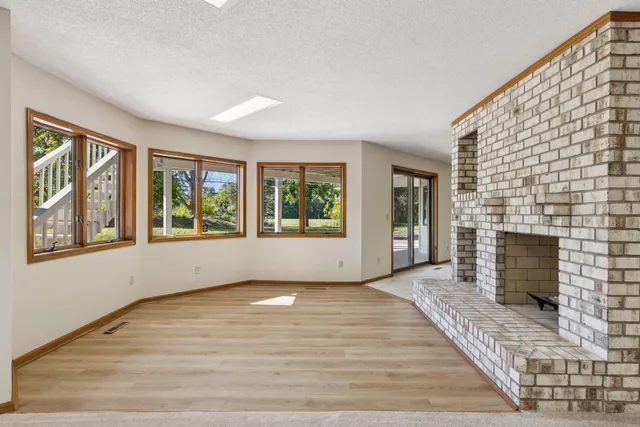 $999,000 | 3 Hill Farm Circle, North Oaks, MN 55127