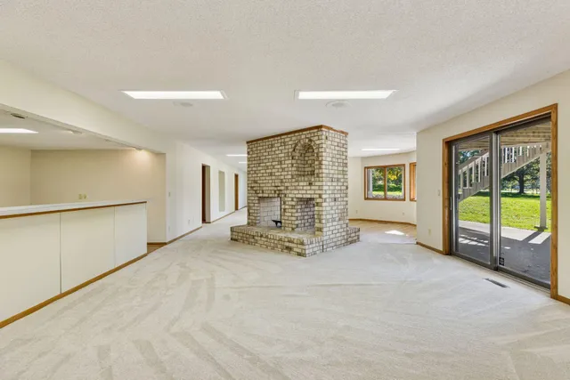 $999,000 | 3 Hill Farm Circle, North Oaks, MN 55127