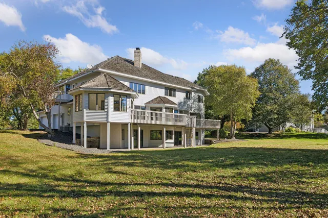 $999,000 | 3 Hill Farm Circle, North Oaks, MN 55127