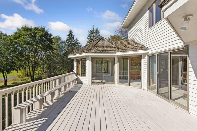 $999,000 | 3 Hill Farm Circle, North Oaks, MN 55127