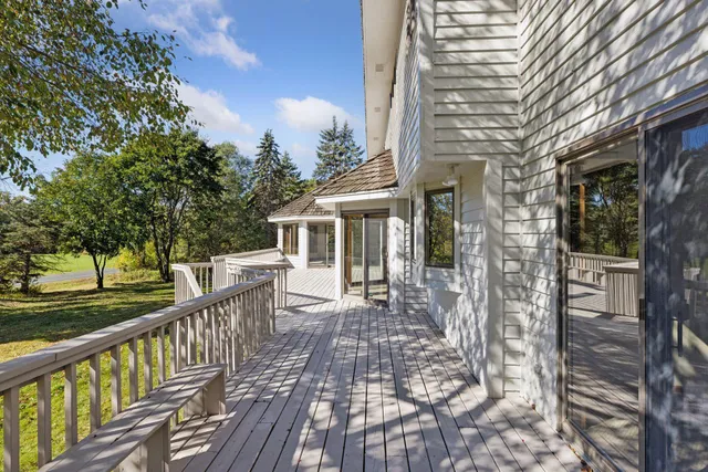 $999,000 | 3 Hill Farm Circle, North Oaks, MN 55127