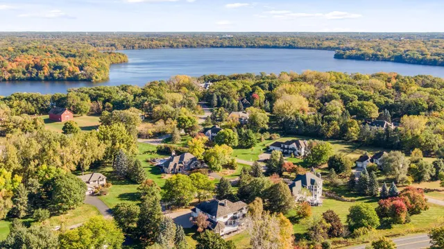 $999,000 | 3 Hill Farm Circle, North Oaks, MN 55127