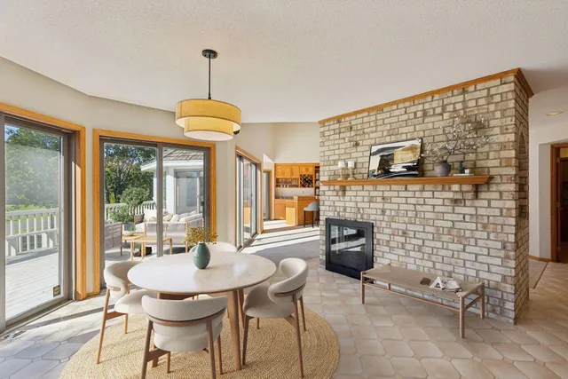 $999,000 | 3 Hill Farm Circle, North Oaks, MN 55127