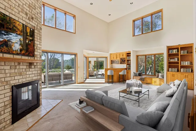 $999,000 | 3 Hill Farm Circle, North Oaks, MN 55127