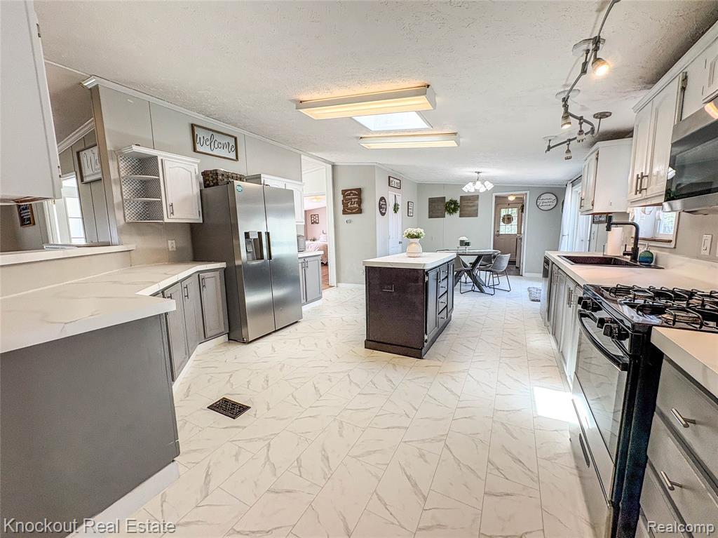7760 Bell Road Birch Run, MI 48415 - Photo 10 of 68