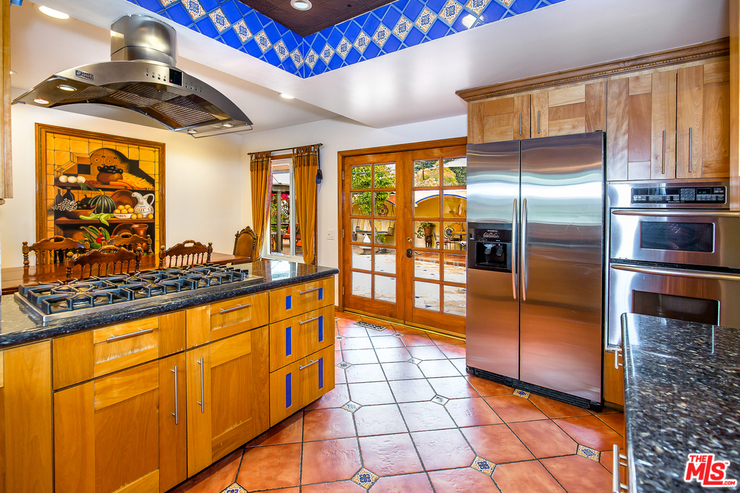 1007 West Kenneth Road Glendale, CA 91202 - Photo 11 of 30 Gallery Image 11
