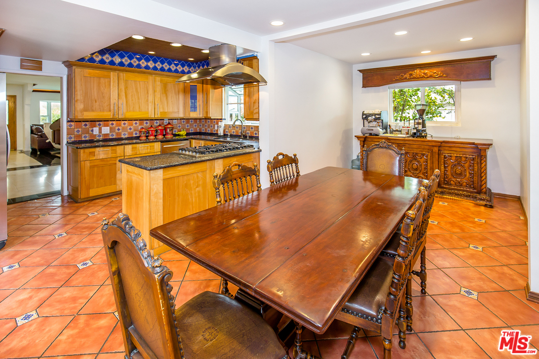 1007 West Kenneth Road Glendale, CA 91202 - Photo 12 of 30 Gallery Image 12
