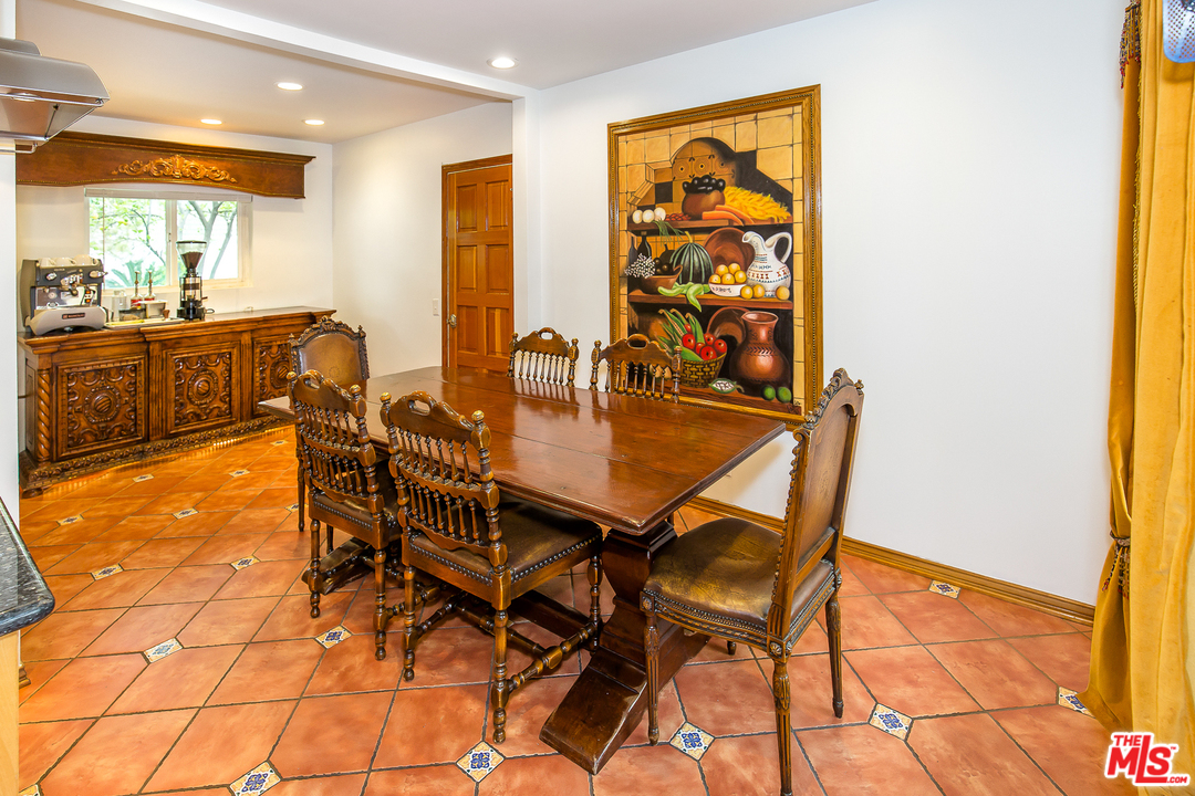 1007 West Kenneth Road Glendale, CA 91202 - Photo 13 of 30 Gallery Image 13