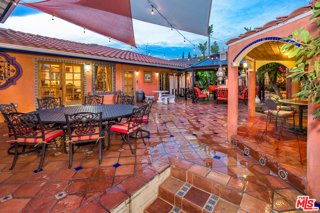 1007 West Kenneth Road Glendale, CA 91202 - Photo 17 of 30 Gallery Image 17