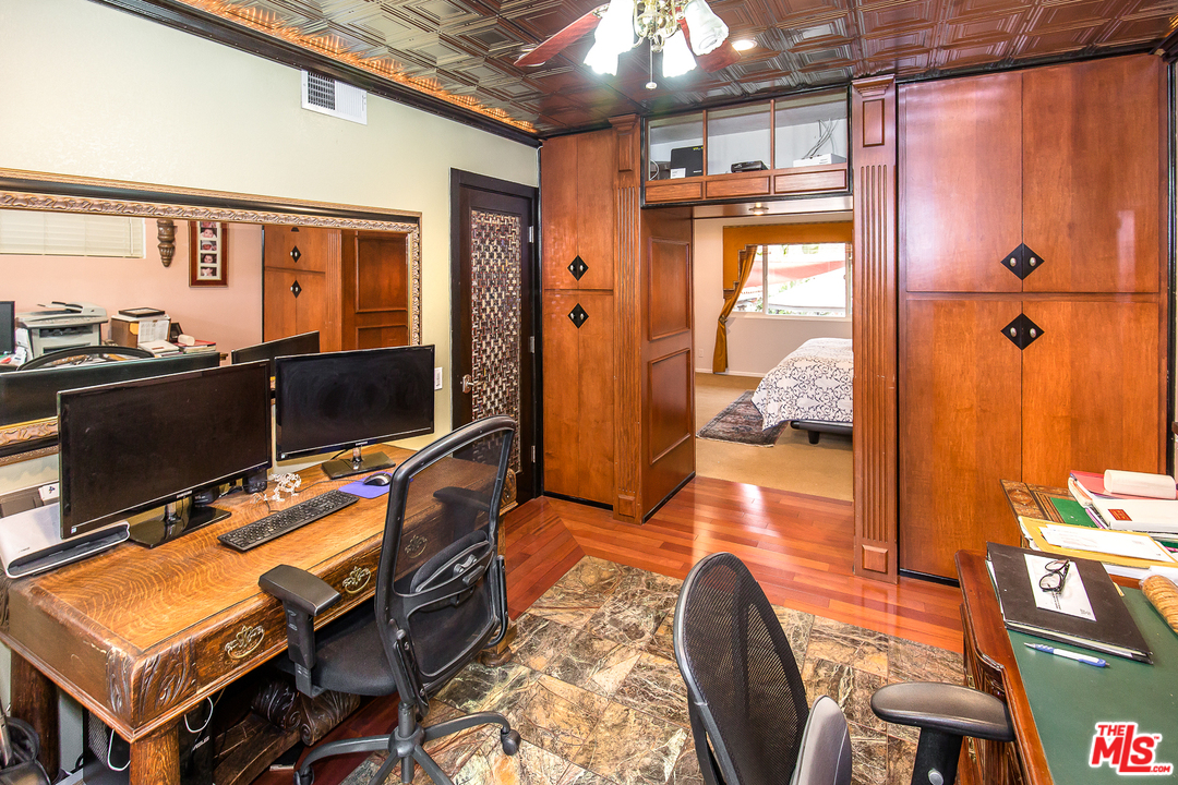 1007 West Kenneth Road Glendale, CA 91202 - Photo 24 of 30 Gallery Image 24