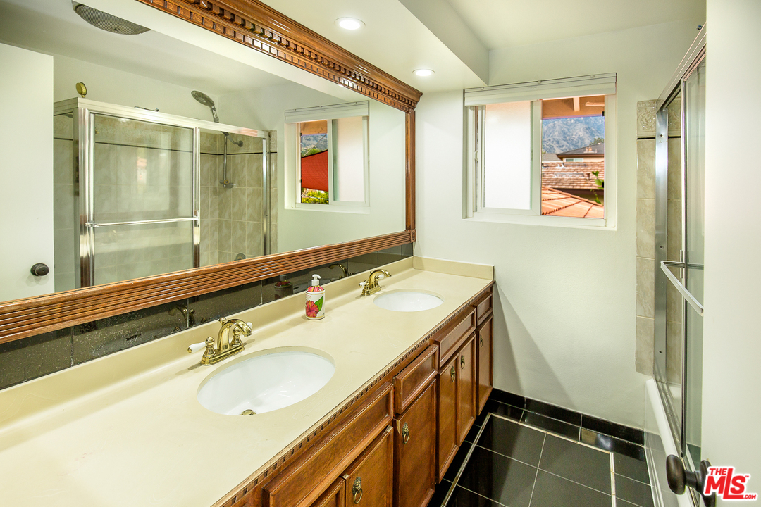 1007 West Kenneth Road Glendale, CA 91202 - Photo 26 of 30 Gallery Image 26