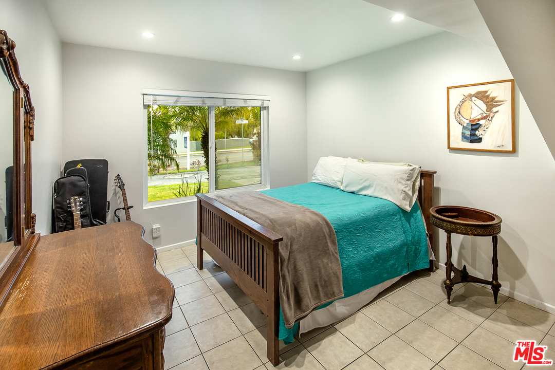 1007 West Kenneth Road Glendale, CA 91202 - Photo 27 of 30 Gallery Image 27