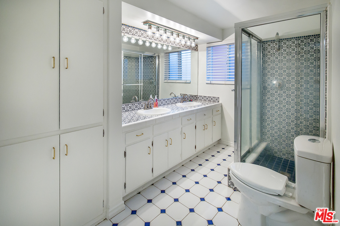1007 West Kenneth Road Glendale, CA 91202 - Photo 29 of 30 Gallery Image 29