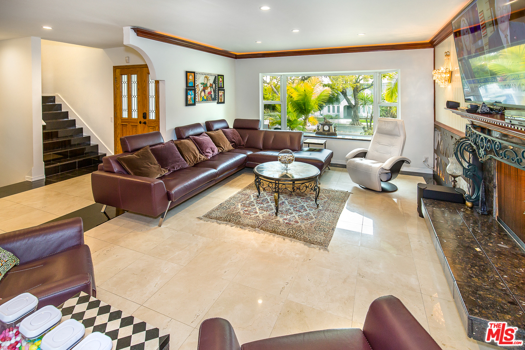 1007 West Kenneth Road Glendale, CA 91202 - Photo 5 of 30 Gallery Image 5