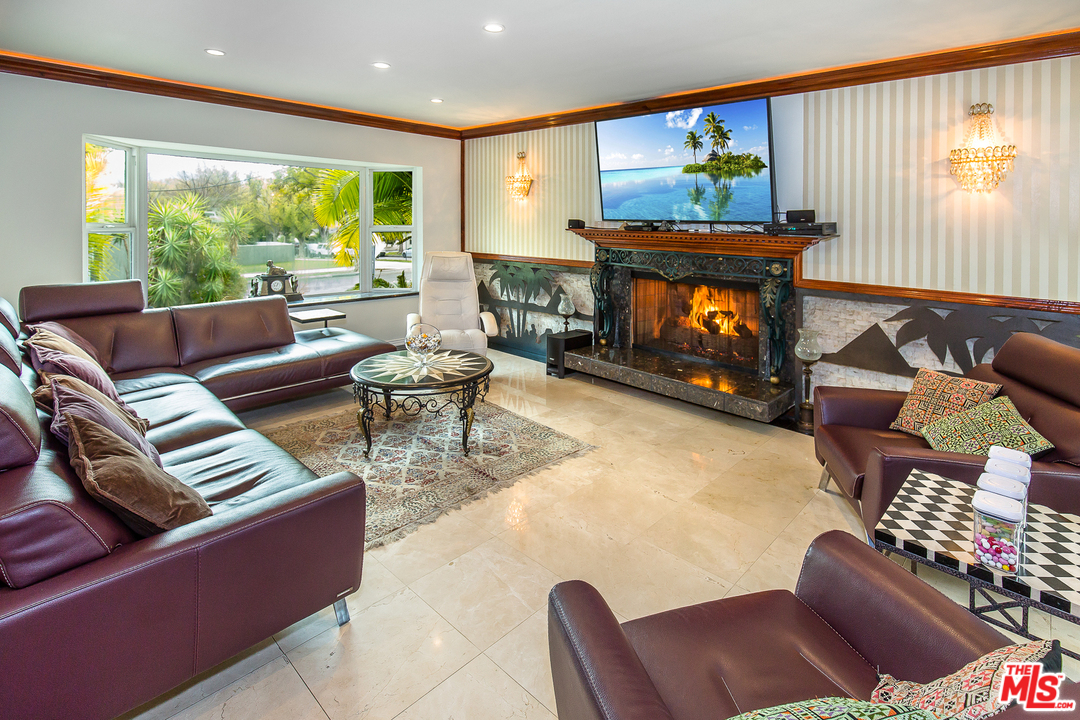 1007 West Kenneth Road Glendale, CA 91202 - Photo 6 of 30 Gallery Image 6
