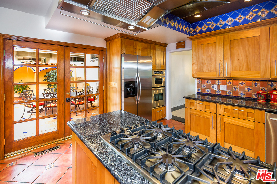 1007 West Kenneth Road Glendale, CA 91202 - Photo 10 of 30 Gallery Image 10