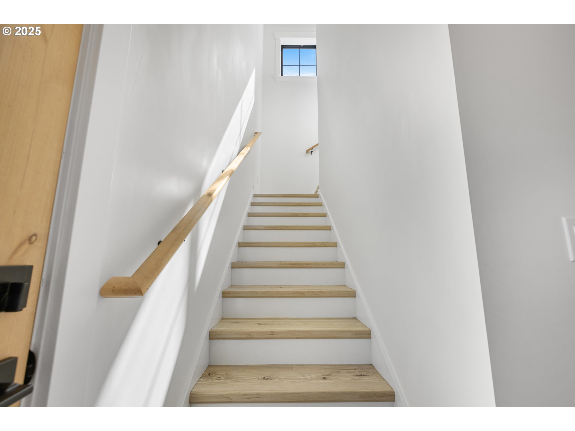 25053 Larson Road Monroe, OR 97456 - Photo 21 of 45 a view of entryway