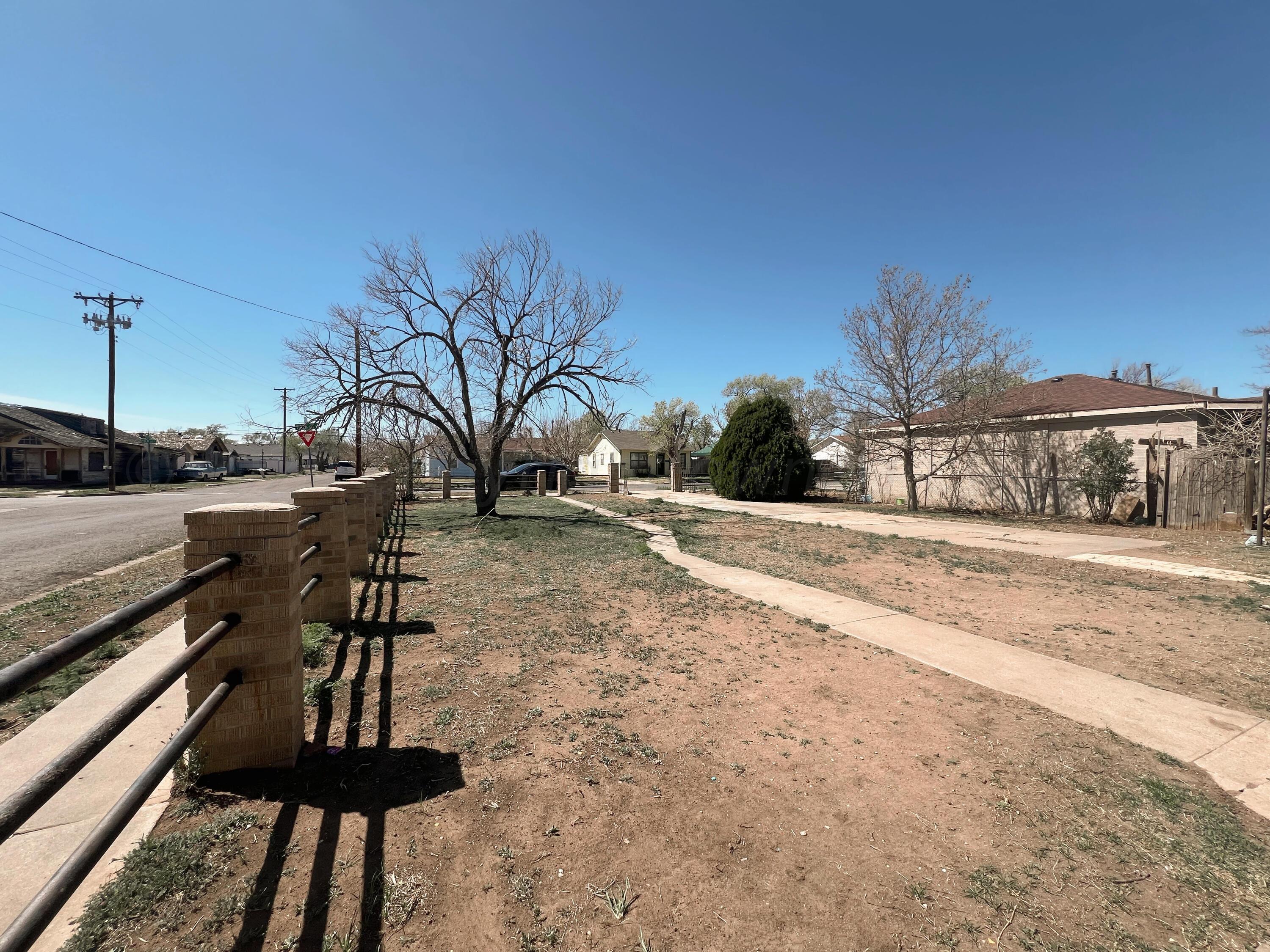 3811 South Polk Street Amarillo, TX 79110 - Photo 5 of 27 a view of a backyard with sitting area