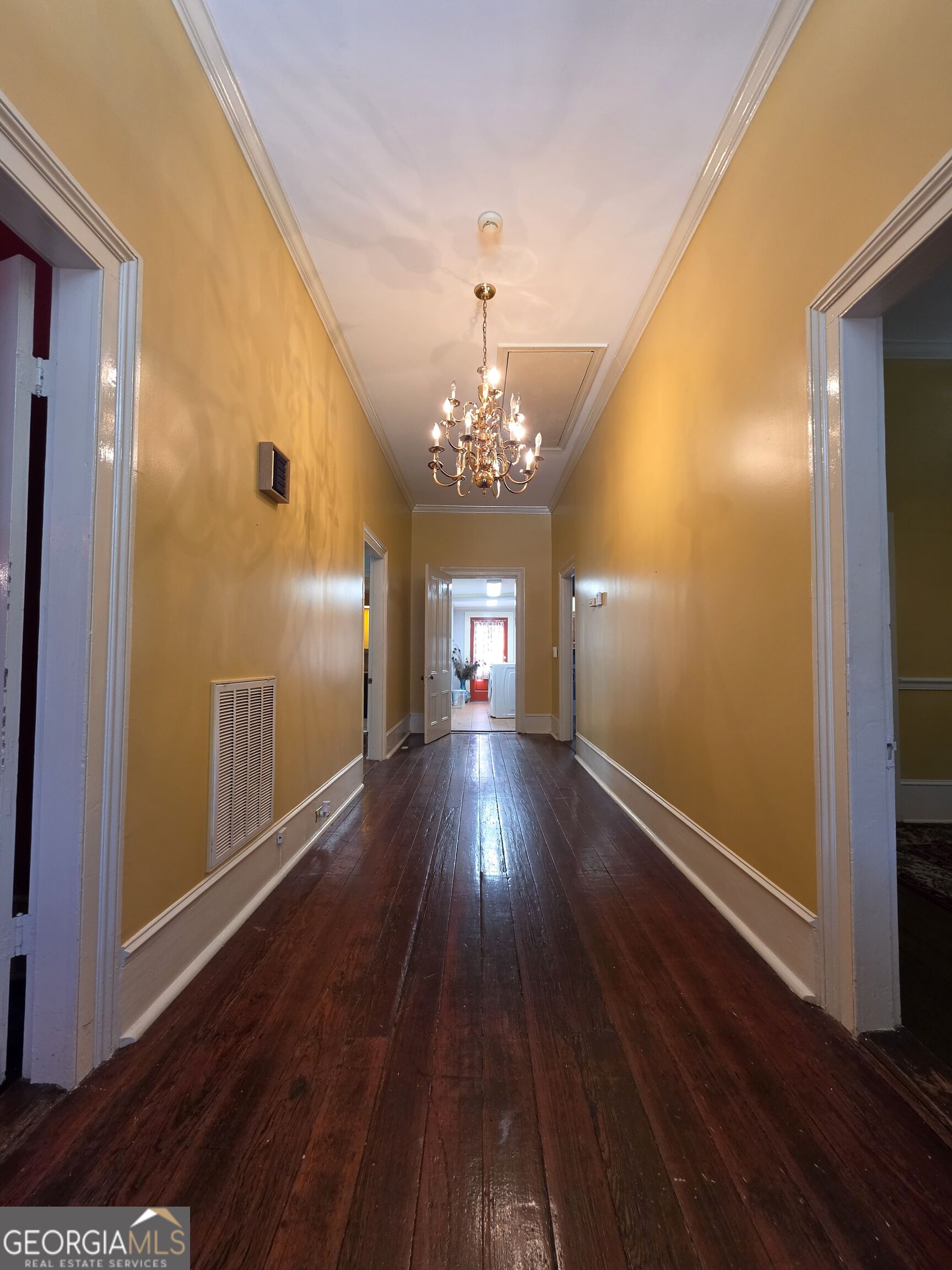 992 Spring Street Macon, GA 31201 - Photo 5 of 13 Gallery Image 5