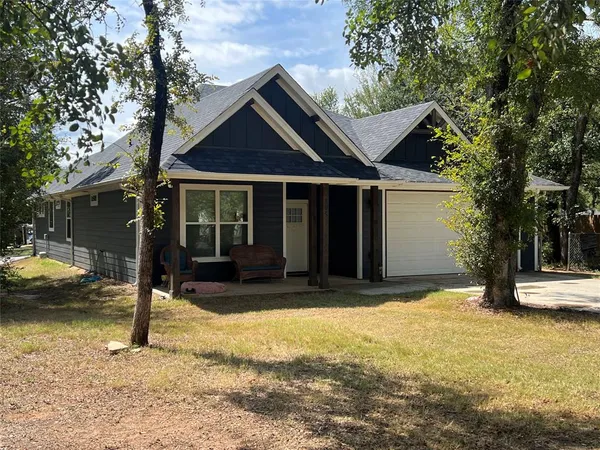 $360,000 | 505 South Sky Court, Granbury, TX 76049