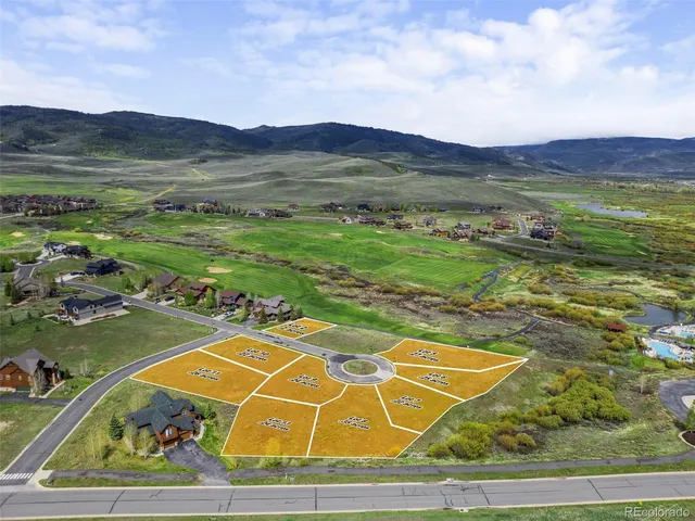 a view of a tennis court