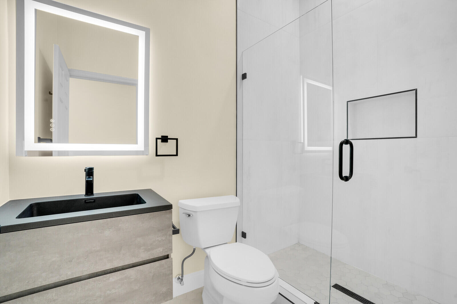 6845 Big Cypress Drive Jupiter, FL 33458 - Photo 30 of 66 Guest Bath