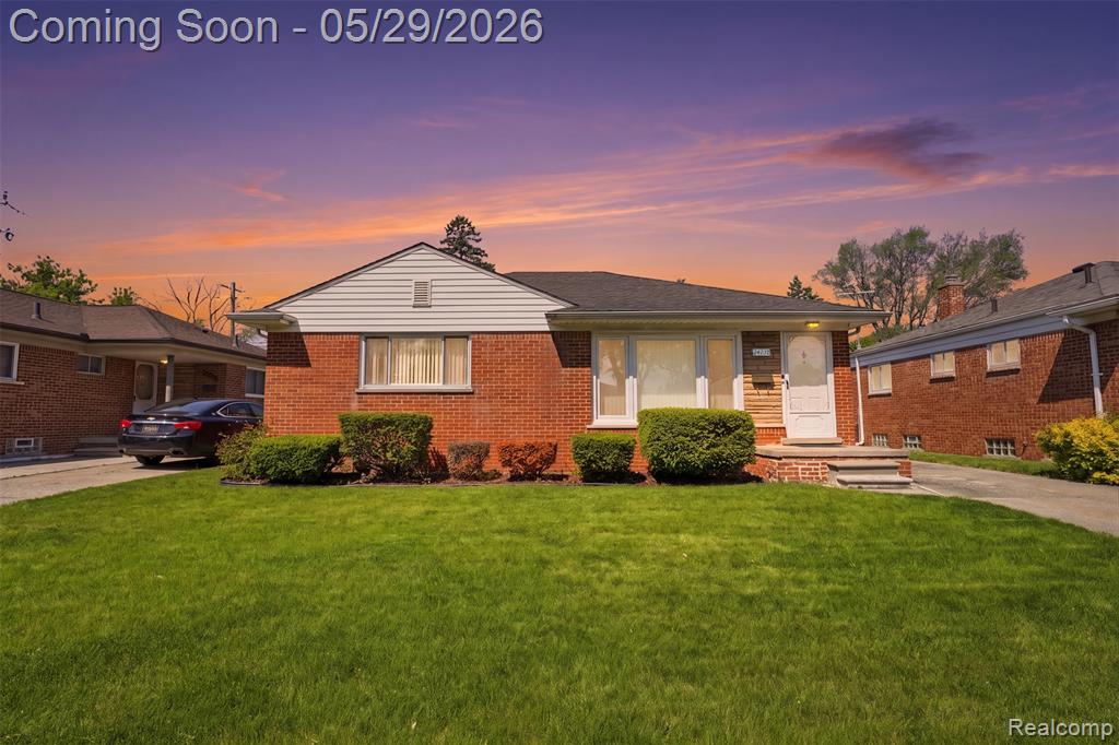 24237 Roxana Avenue Eastpointe, MI 48021 - Photo 1 of 31