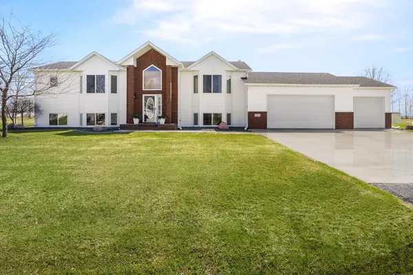 $599,900 | 829 Leonards Way, Argusville, ND 58005