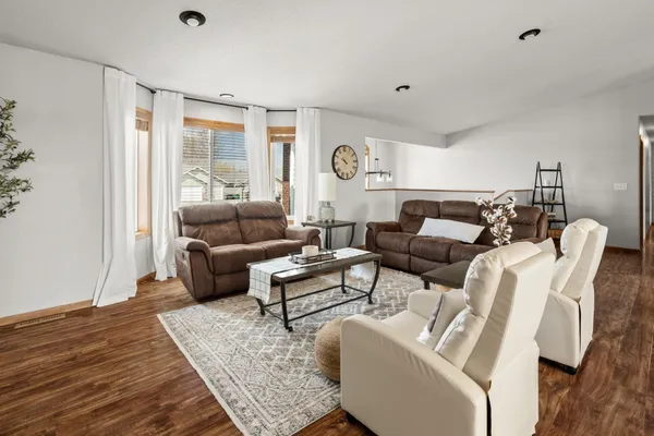 $599,900 | 829 Leonards Way, Argusville, ND 58005