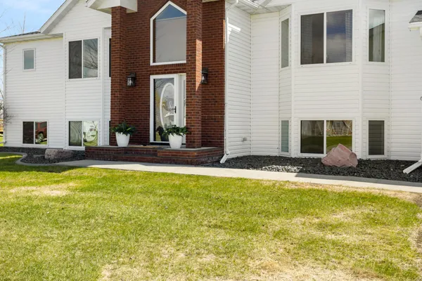 $599,900 | 829 Leonards Way, Argusville, ND 58005