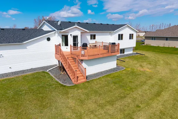 $599,900 | 829 Leonards Way, Argusville, ND 58005