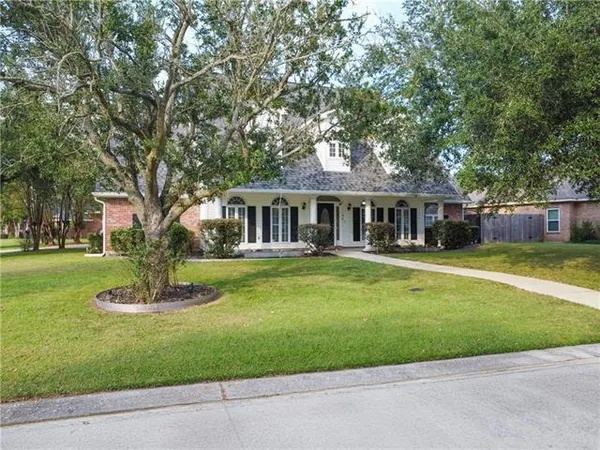 $450,000 | 108 Lake Ridge Drive, Laplace, LA 70068