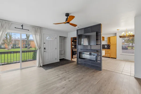 $157,000 | 733 West 9th Avenue, Oshkosh, WI 54902