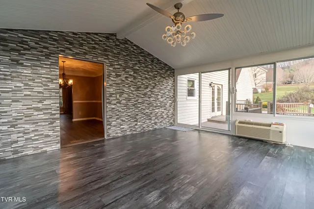 $614,900 | 19328 Stirrup Drive, Abingdon, VA 24211