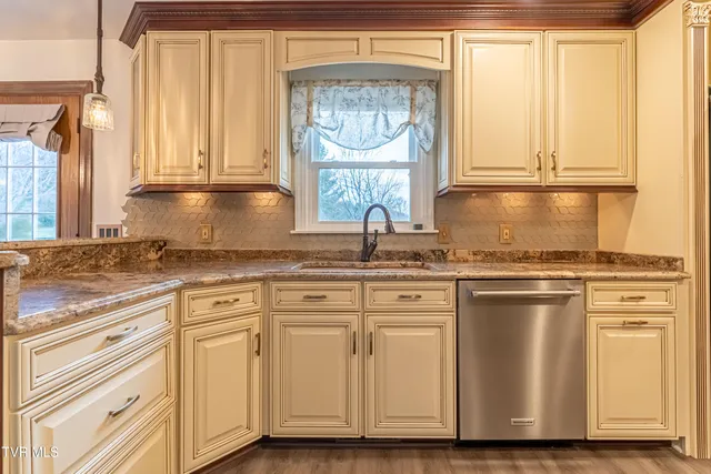 $614,900 | 19328 Stirrup Drive, Abingdon, VA 24211