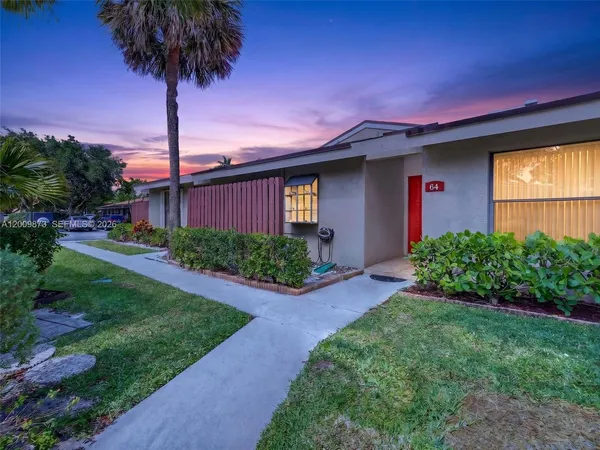 $310,000 | 64 Meadows Drive, Boynton Beach, FL 33436