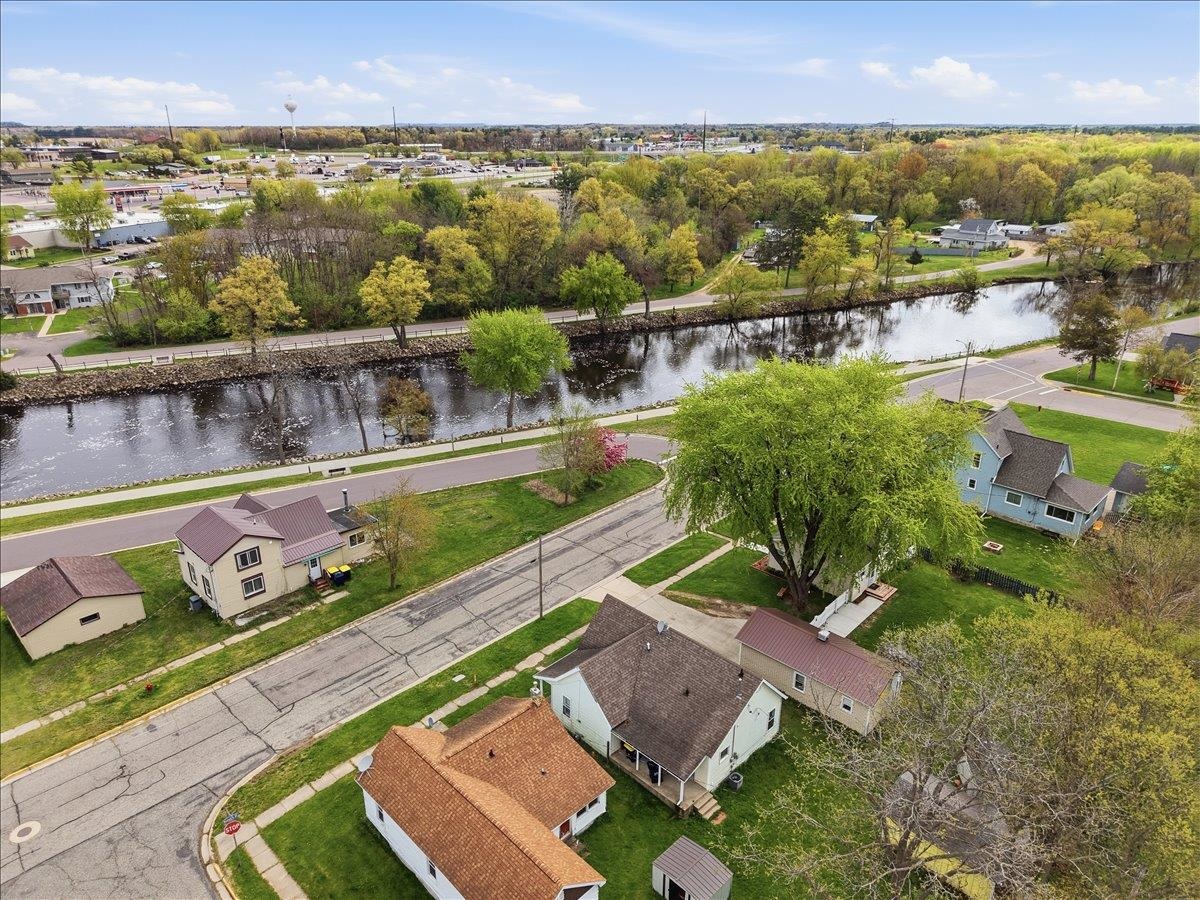 806 Mansion Street Mauston, WI 53948 - Photo 4 of 40