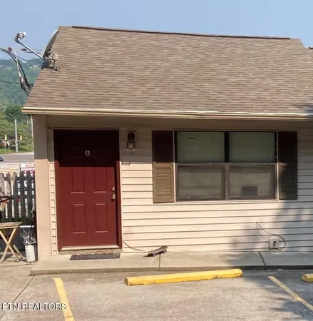 $1,600 | 205 Fourth Street, Unit A, Kingston, TN 37763
