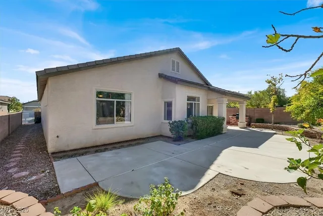 $2,450 | 133 Torchwood Lane, Las Vegas, NV 89144