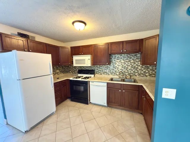 $269,900 | 30W105 Maplewood Drive, Warrenville, IL 60555