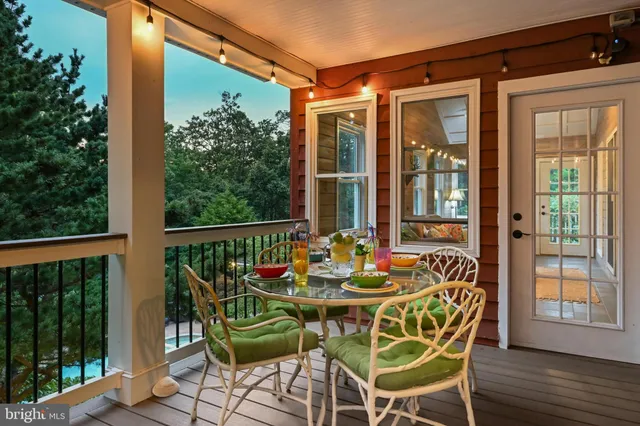 a view of a house with porch and garden