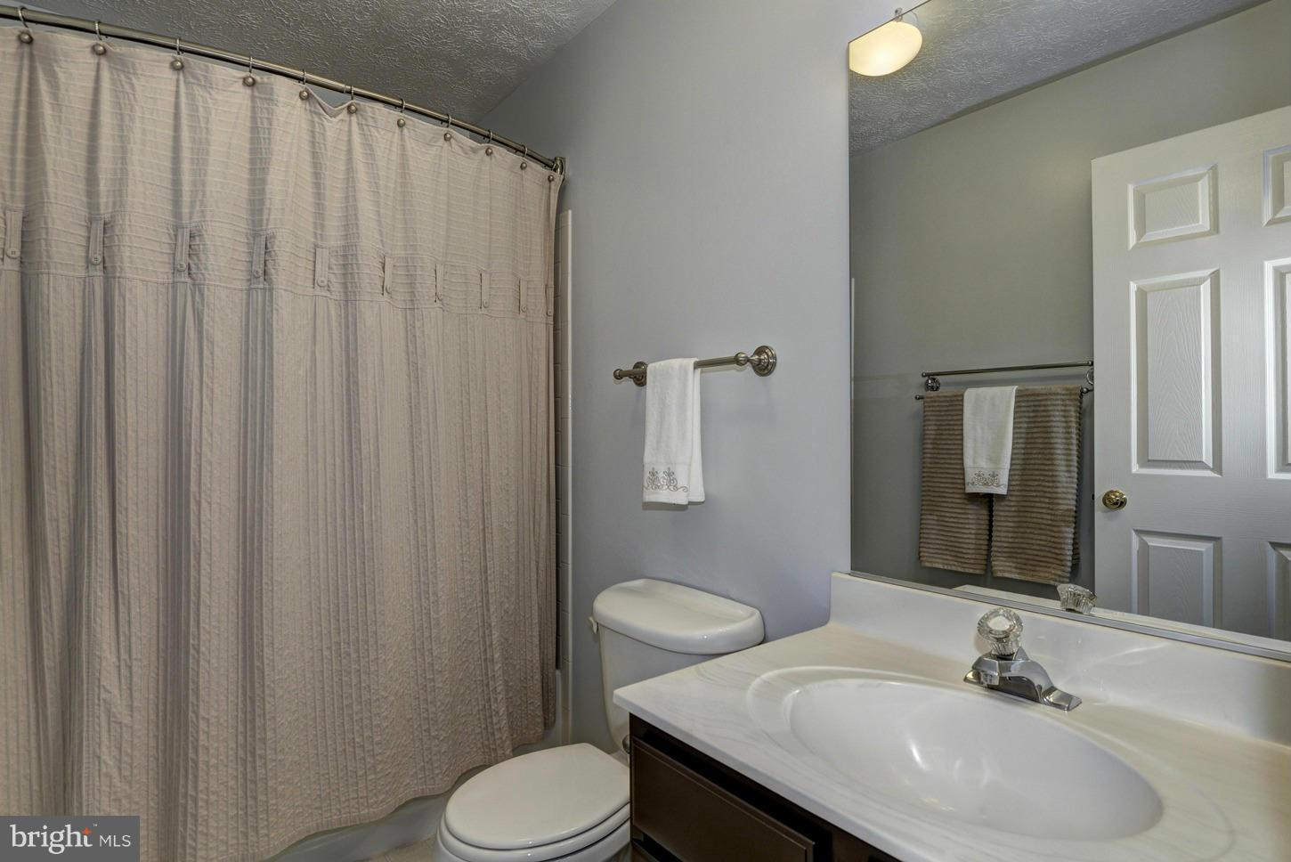 6733 Hunter Road Elkridge, MD 21075 - Photo 22 of 30 Hallway Bath